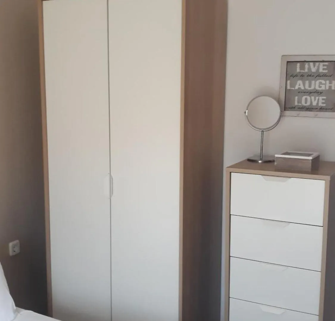קריופיגי Sea View Apartments